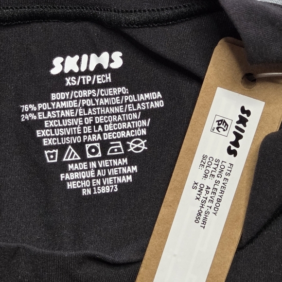 SKIMS FITS EVERYBODY LONG SLEEVE TSHIRT Top Shirt Onyx Black XSmall NWT - Picture 5 of 6